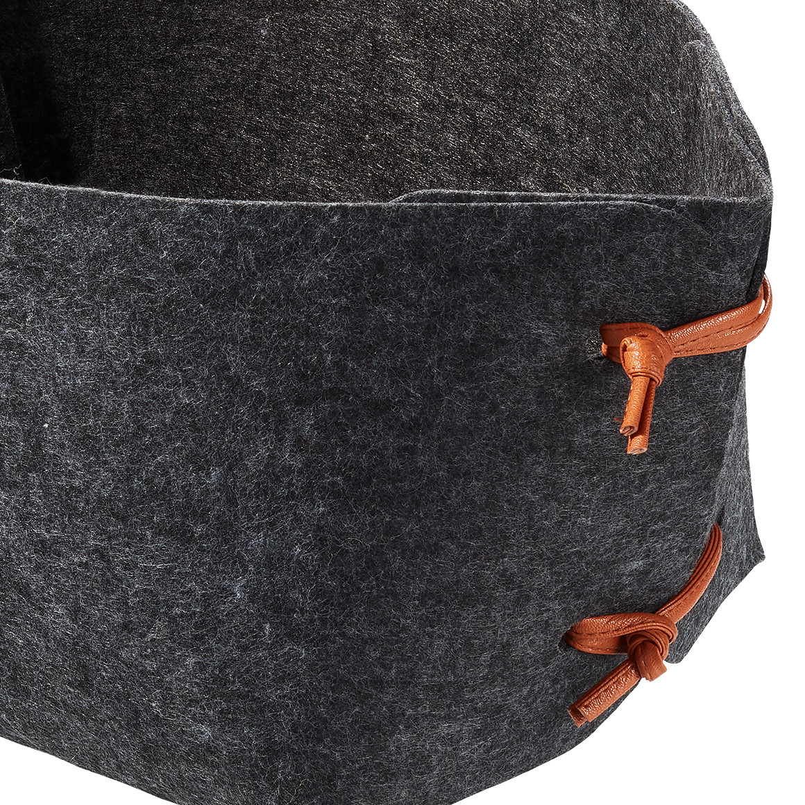 Großer Filzkorb mit Bänderdetails