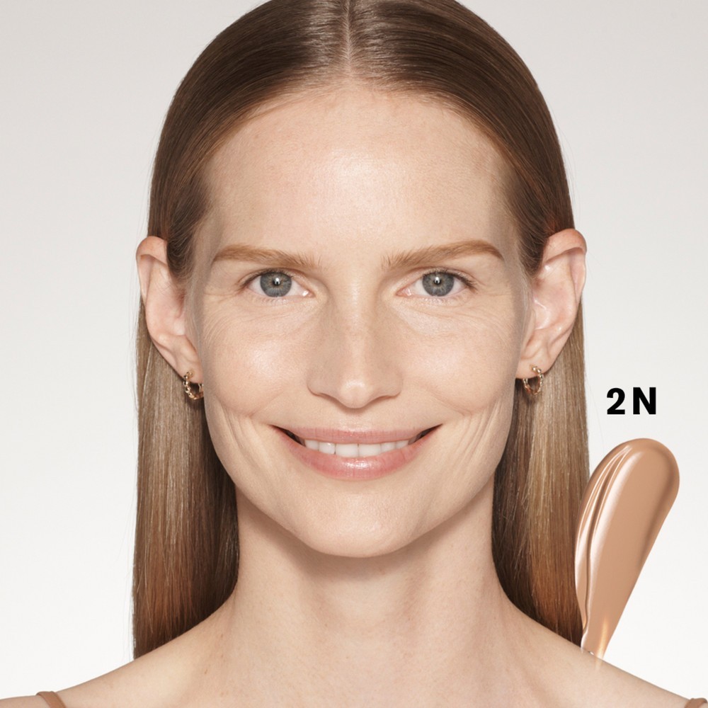 Estée Lauder Futurist korektor za njegu kože koji reflektira svjetlost