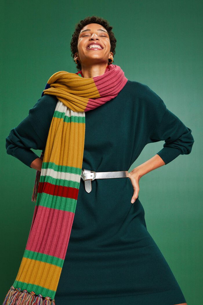 Rippstrickschal im Regenbogen-Design