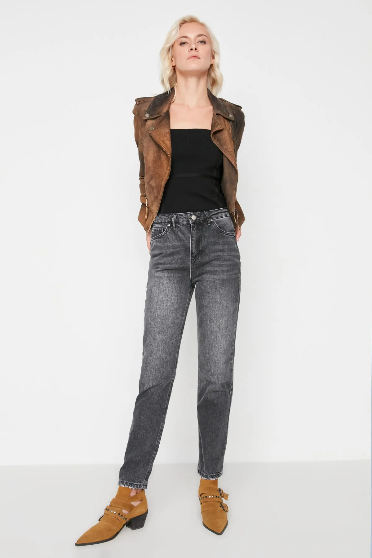 Trendyol Collection  Anthrazitfarbene Bootcut-Jeans mit hoher Taille TWOSS21JE0035