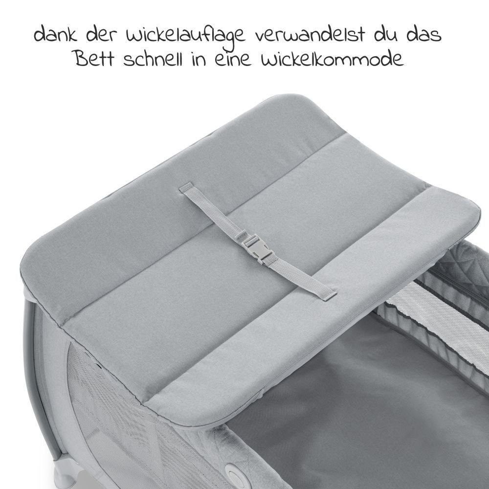 Hauck Baby-Reisebett Play'n Relax Center - Quilted Grey, 7-tlg., mit Matratze, Moskitonetz, Neugeborenen-Einsatz, Wickelauflage
