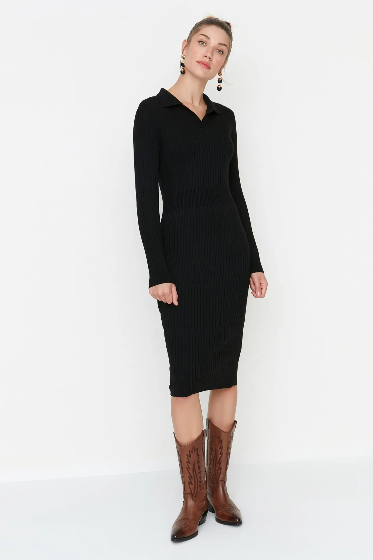 Trendyol Collection  Schwarzes schwarzes Midi-Strickkleid mit Rollkragen TWOAW22EL1376 Kleid TWOAW22EL1376