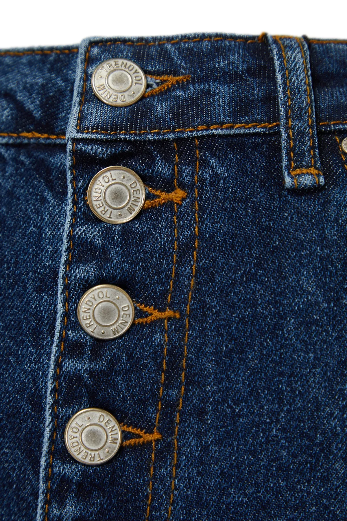 Trendyol Collection  Dunkelblaue, vorne geknöpfte Jeansshorts mit hoher Taille TWOSS22SR00112