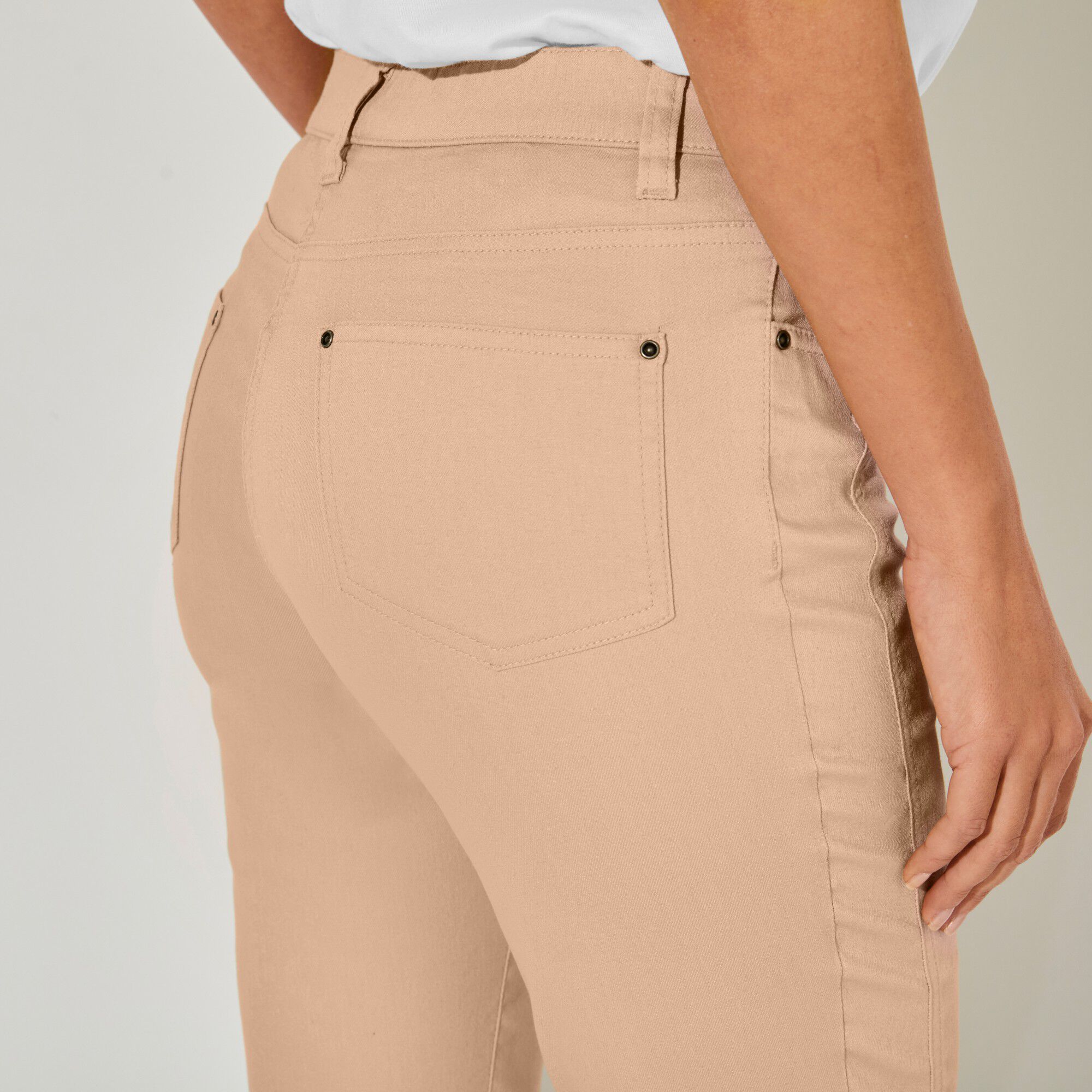 Pantalon stretch coutures affinantes