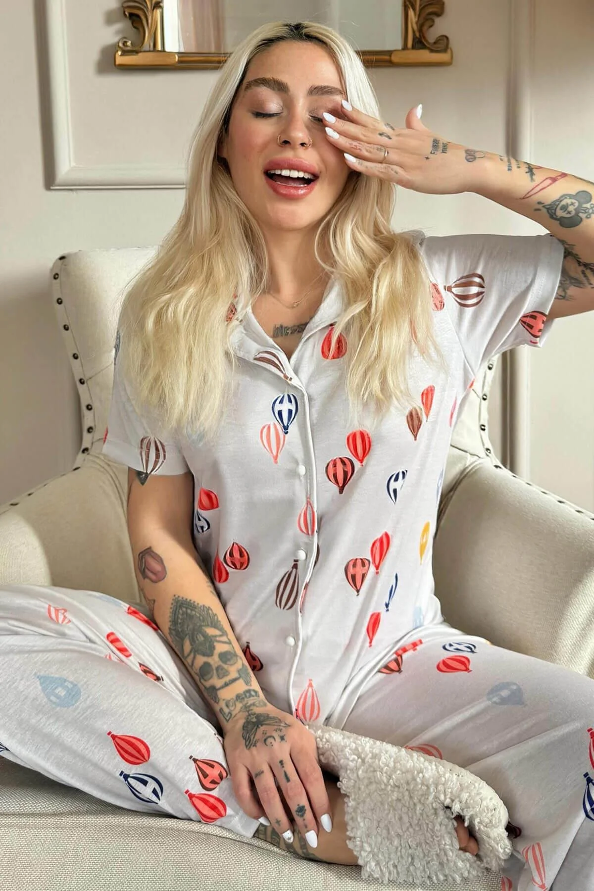 Pijamaevi  Kurzärmliges Pyjama-Set für Damen mit Ballonmuster und Knopfleiste vorne