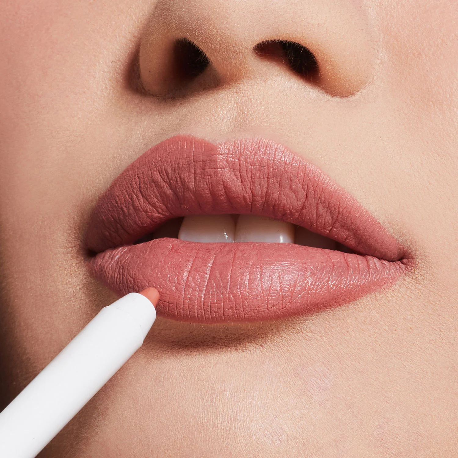 Delineador de labios DEFINE MY LIPS - Lápiz labial