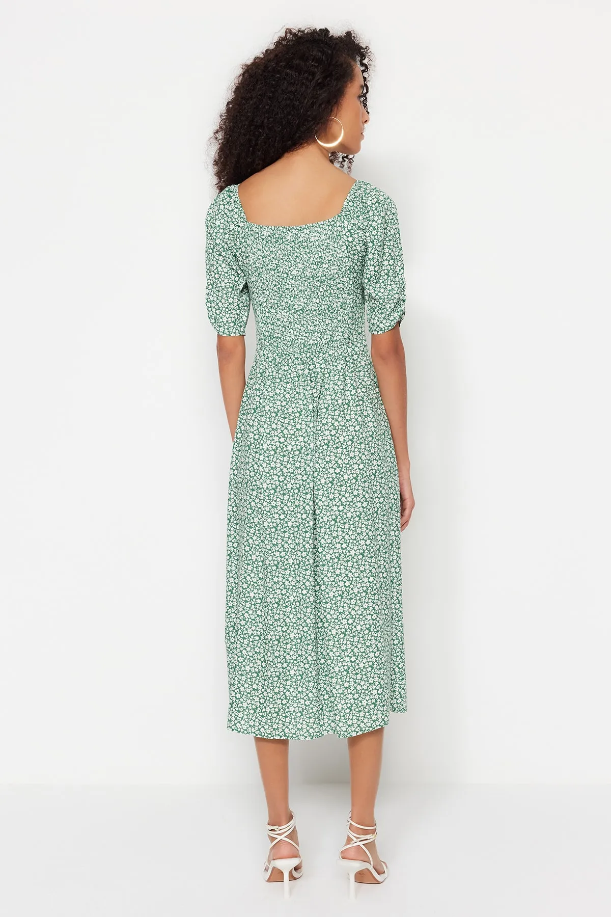 Trendyol Collection  Grünes Midi-Webkleid mit Bindedetail TWOSS23EL00410
