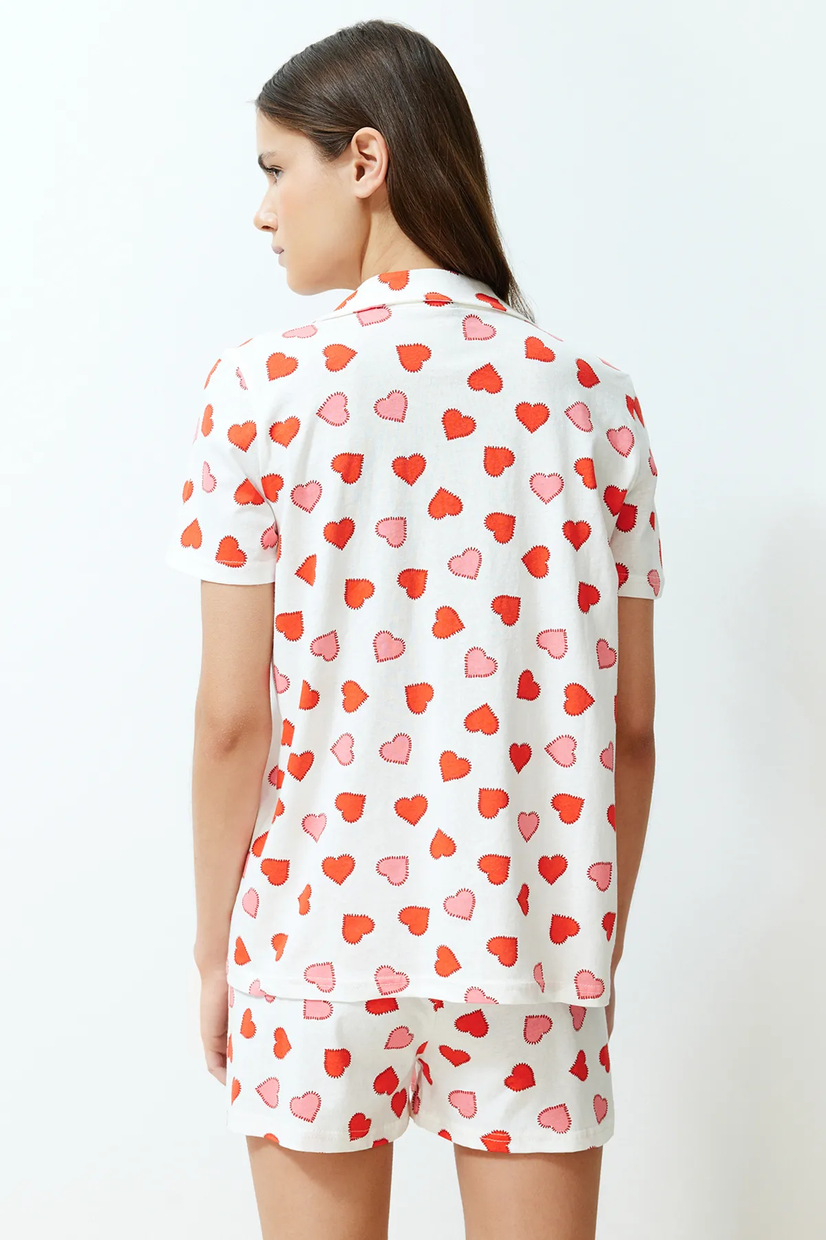 Trendyol Collection  Mehrfarbiges Pyjama-Set aus 100 % Baumwolle mit Herzmuster THMSS24PT00152