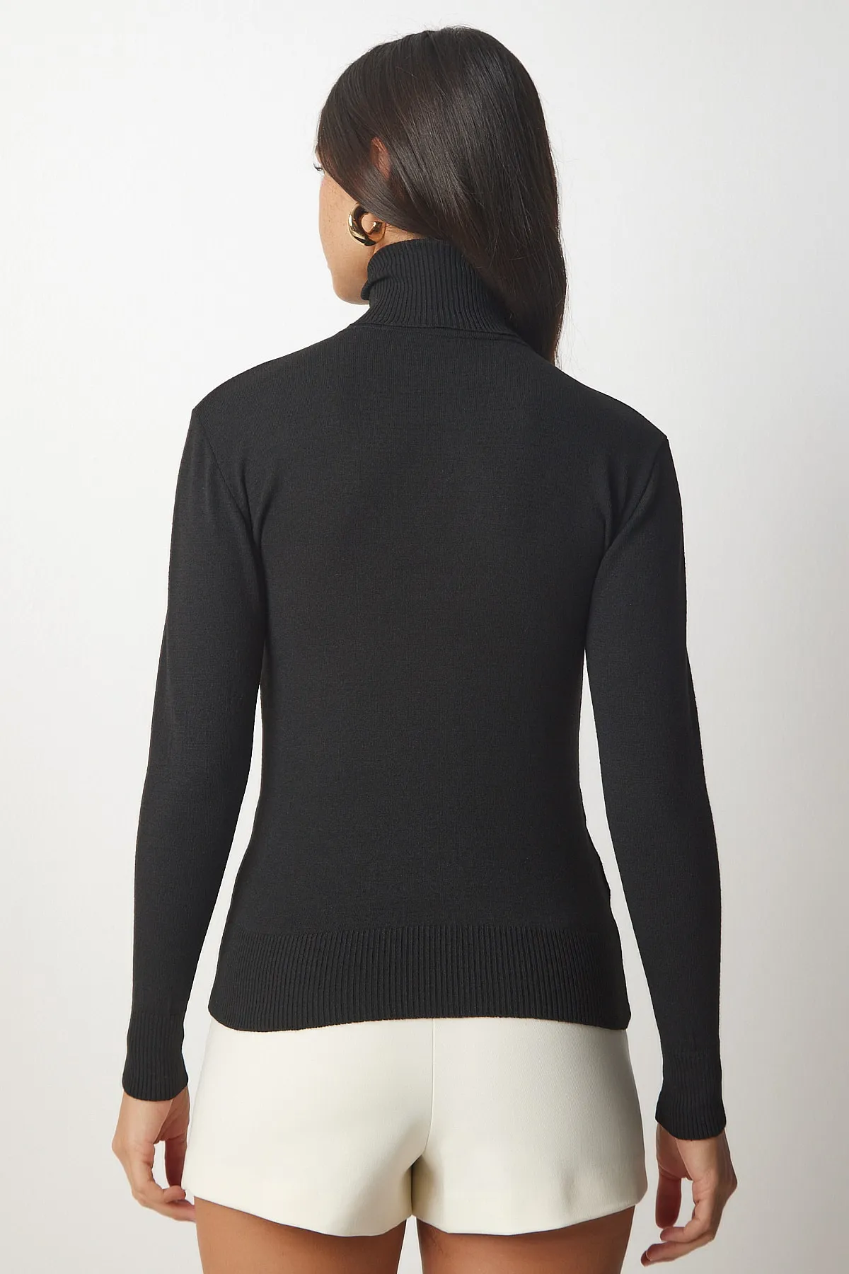 Happiness İstanbul  Schwarzer Rollkragenpullover aus Rippstrick für Damen bv00087