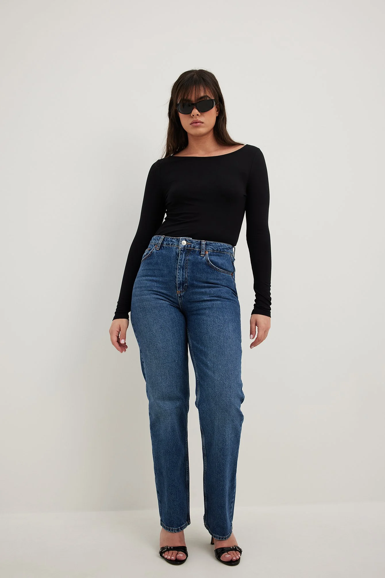 Gerade geschnittene Jeans mit hoher Taille