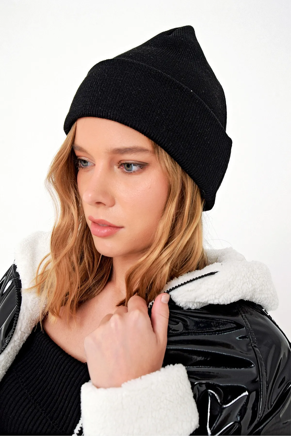 Trend Alaçatı Stili  Schwarze Basic-Mütze für Damen ALC-A2035