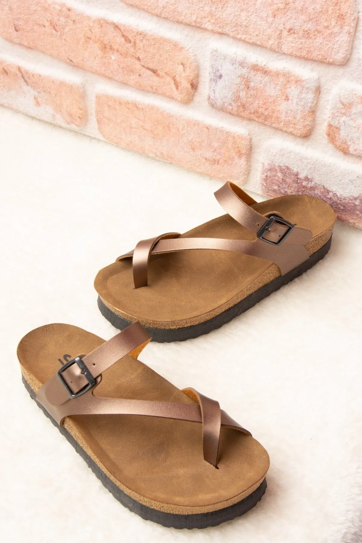 Fox Shoes  Bronzefarbene Damenhausschuhe B777753009
