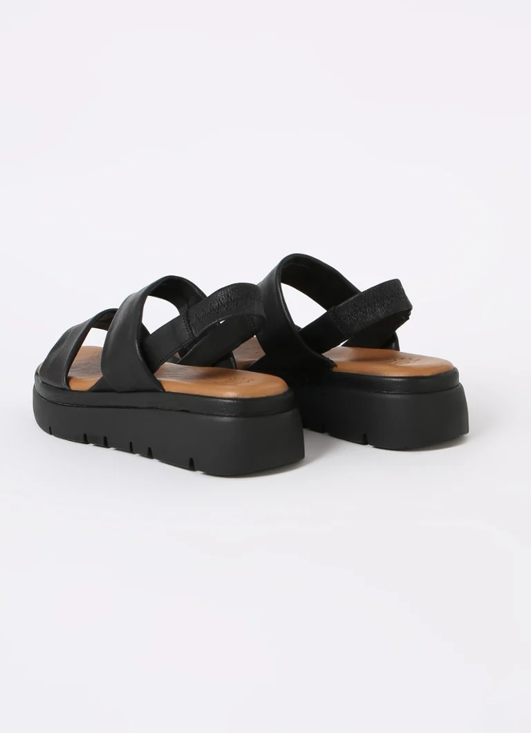 Locația sandalelor din piele Dune London