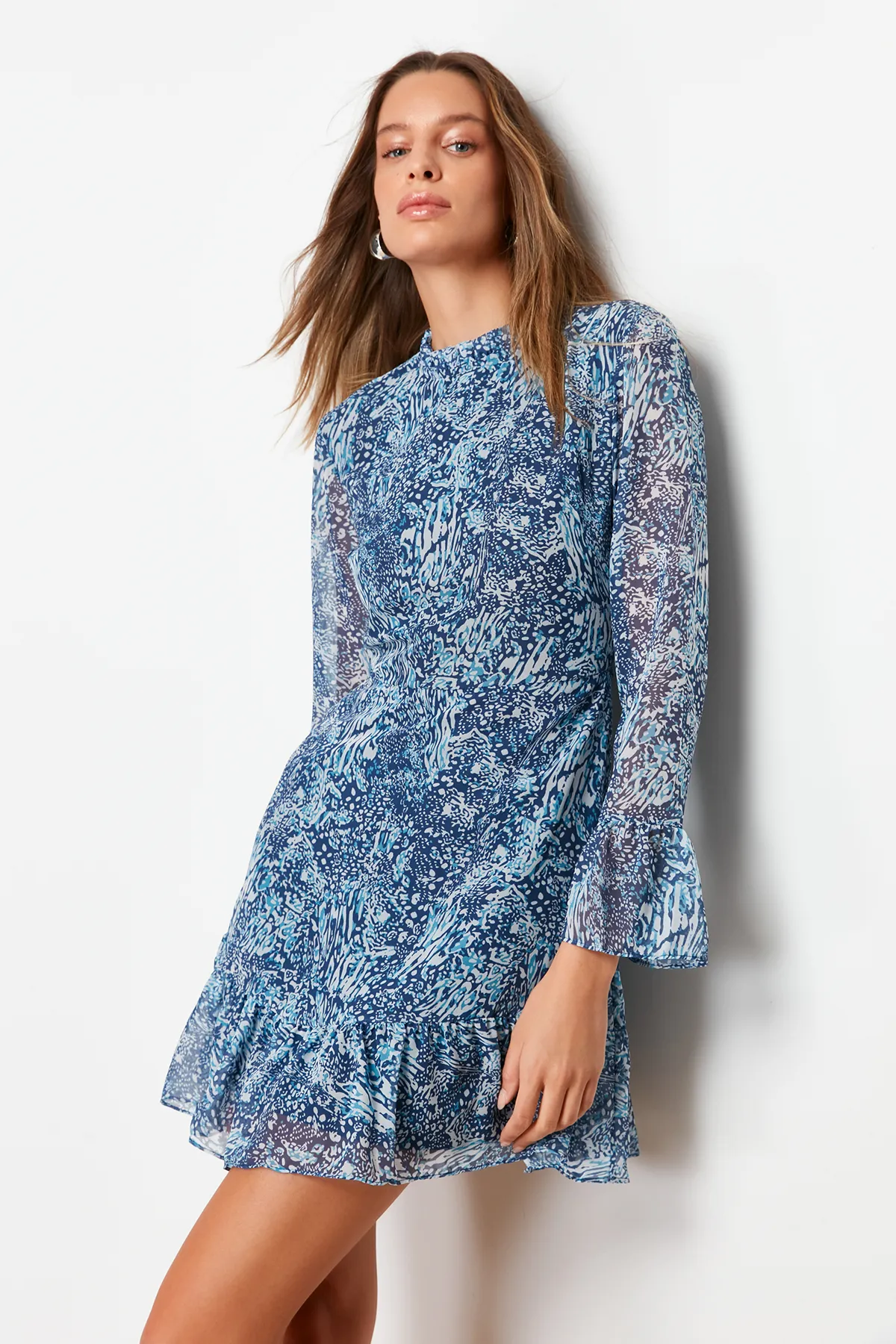 Trendyol Collection  Blaues, gefüttertes Mini-Webkleid mit hohem Kragen TCLAW19LJ0076