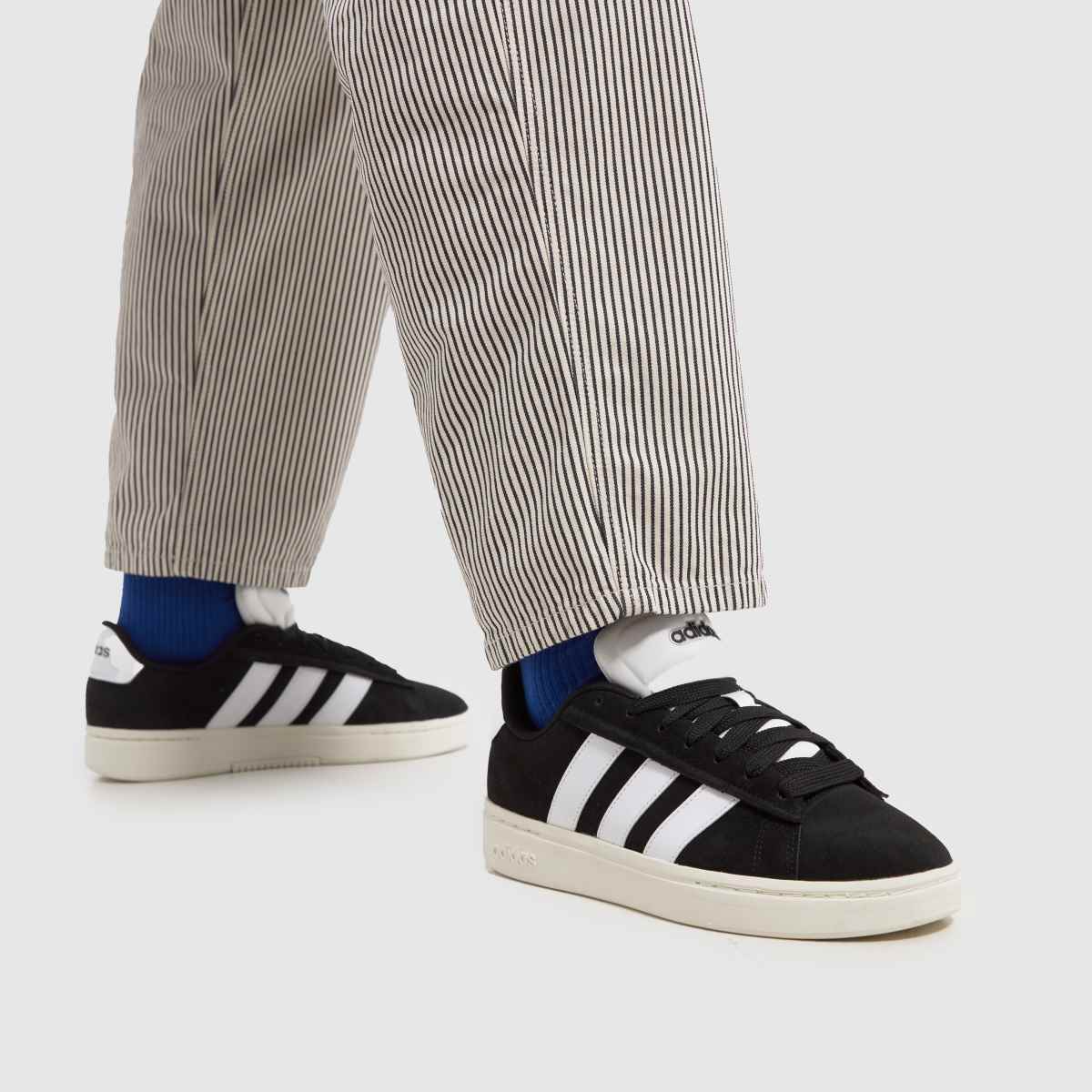 adidas grand court alpha – svarta och vita träningsskor