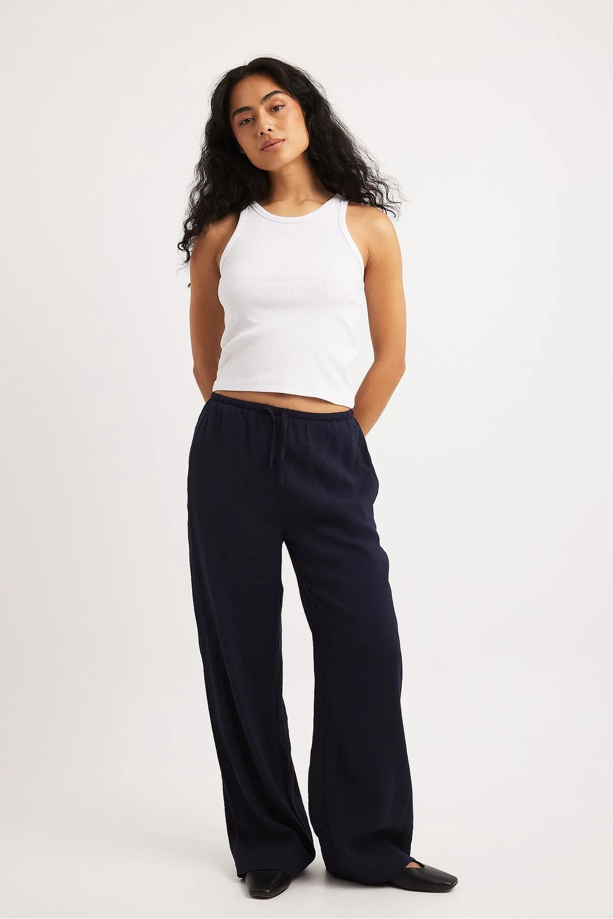 NA-KD  Hose mit mittelhohem Bund und elastischem Bund