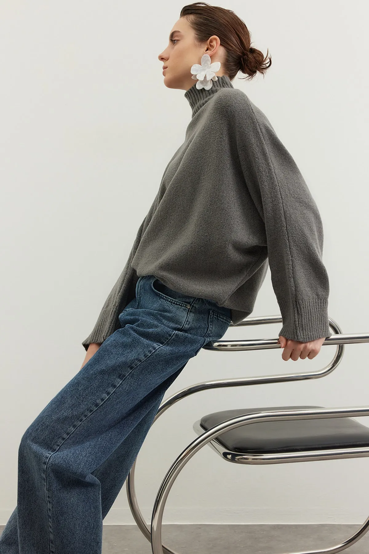 Trendyol Collection  Anthrazitfarbener, weich strukturierter Strickpullover mit weiter Passform TWOAW20KZ1059