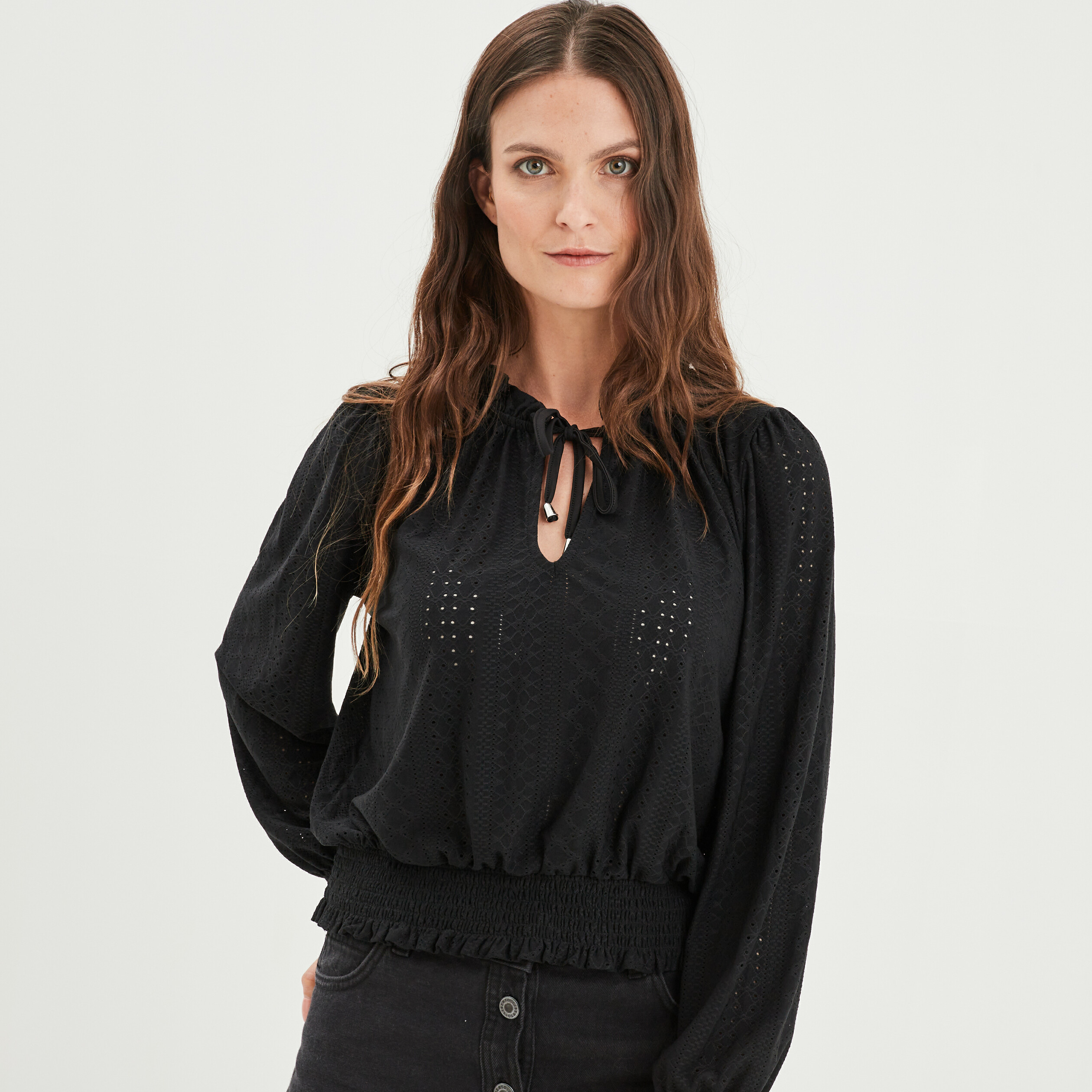 T-shirt dentelle taille smockée Liberto noir femme | La Halle