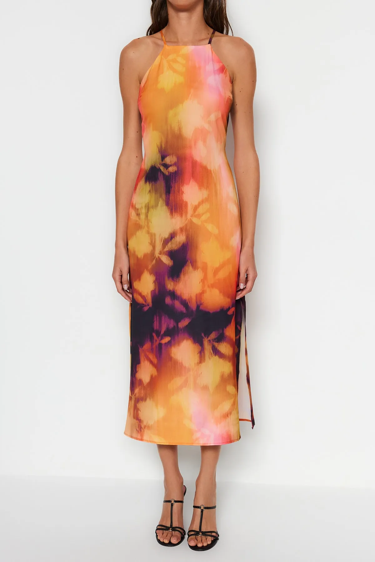 Trendyol Collection  Orangefarbenes Neckholder-Midikleid mit gemustertem Webmuster TWOSS23EL02417