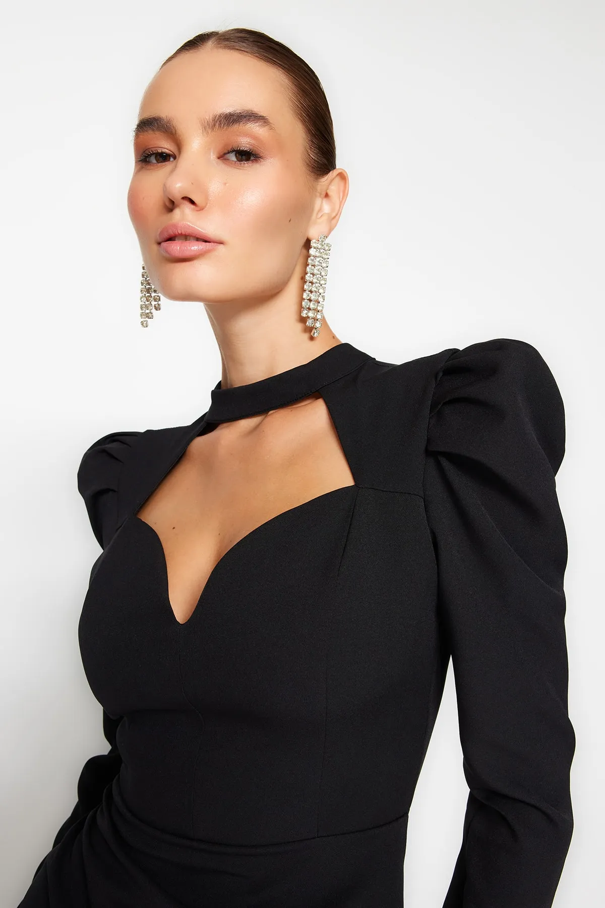 Trendyol Collection  Schwarzes, tailliertes, gewebtes, elegantes Abendkleid TPRAW24EL00004