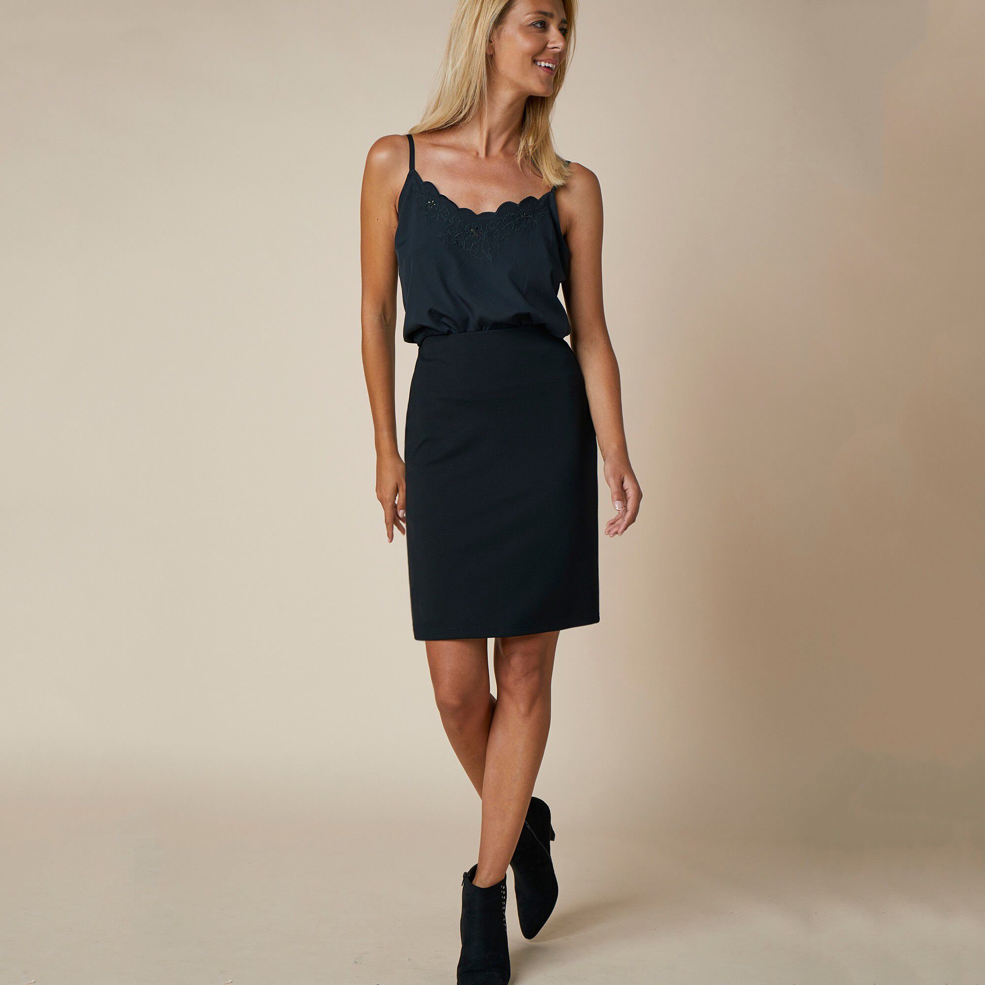 Jupe droite maille unie, taille élastiquée