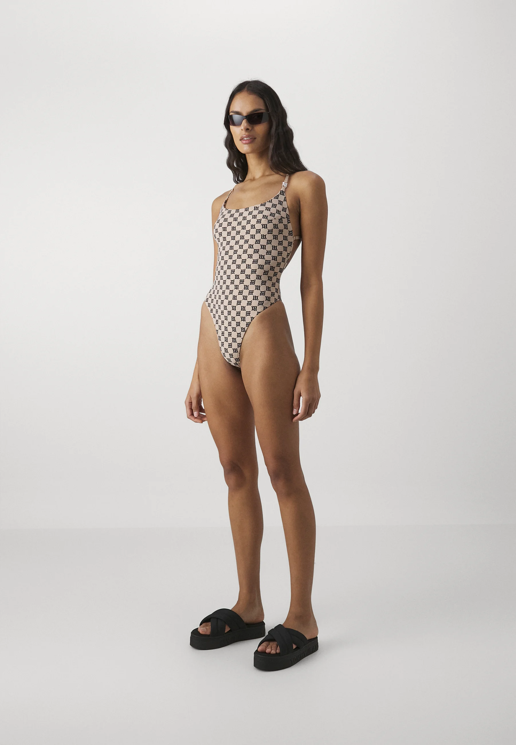 Traje de baño de una pieza con monograma de firma MISBHV