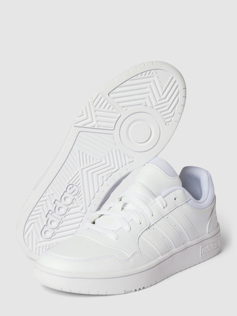 Sneaker mit Label-Detail in weiß