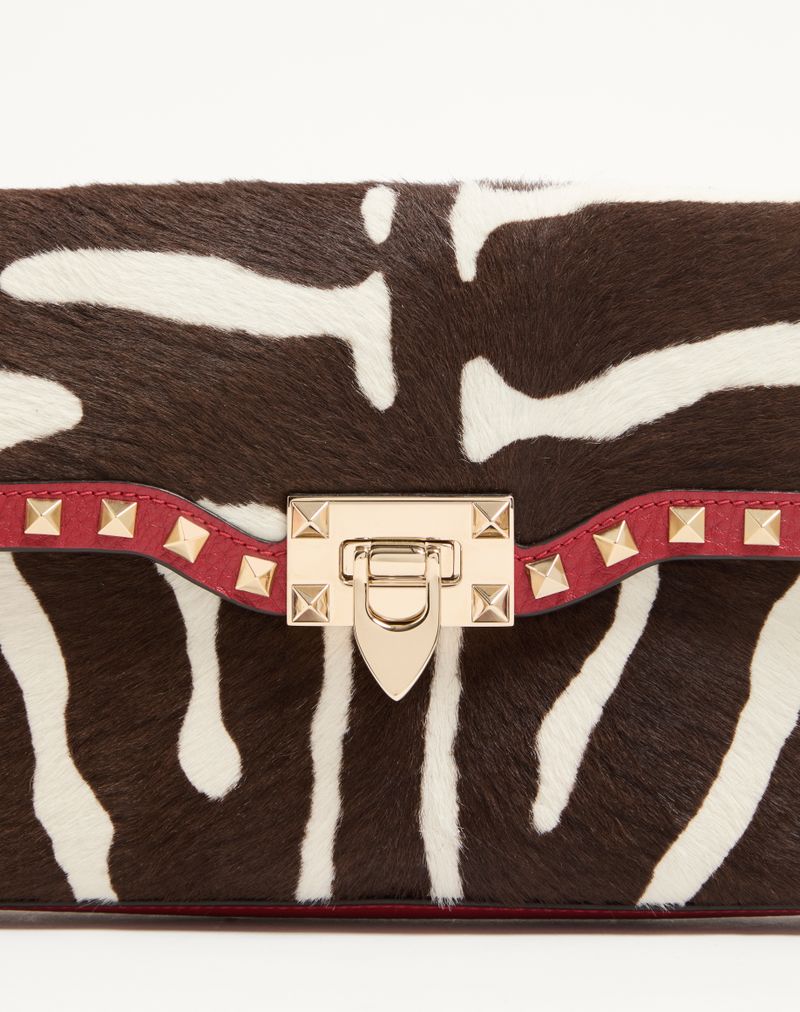 Valentino Garavani Rockstud Lille Crossbody-taske i dyreprint med hesteskindseffekt i kalveskind