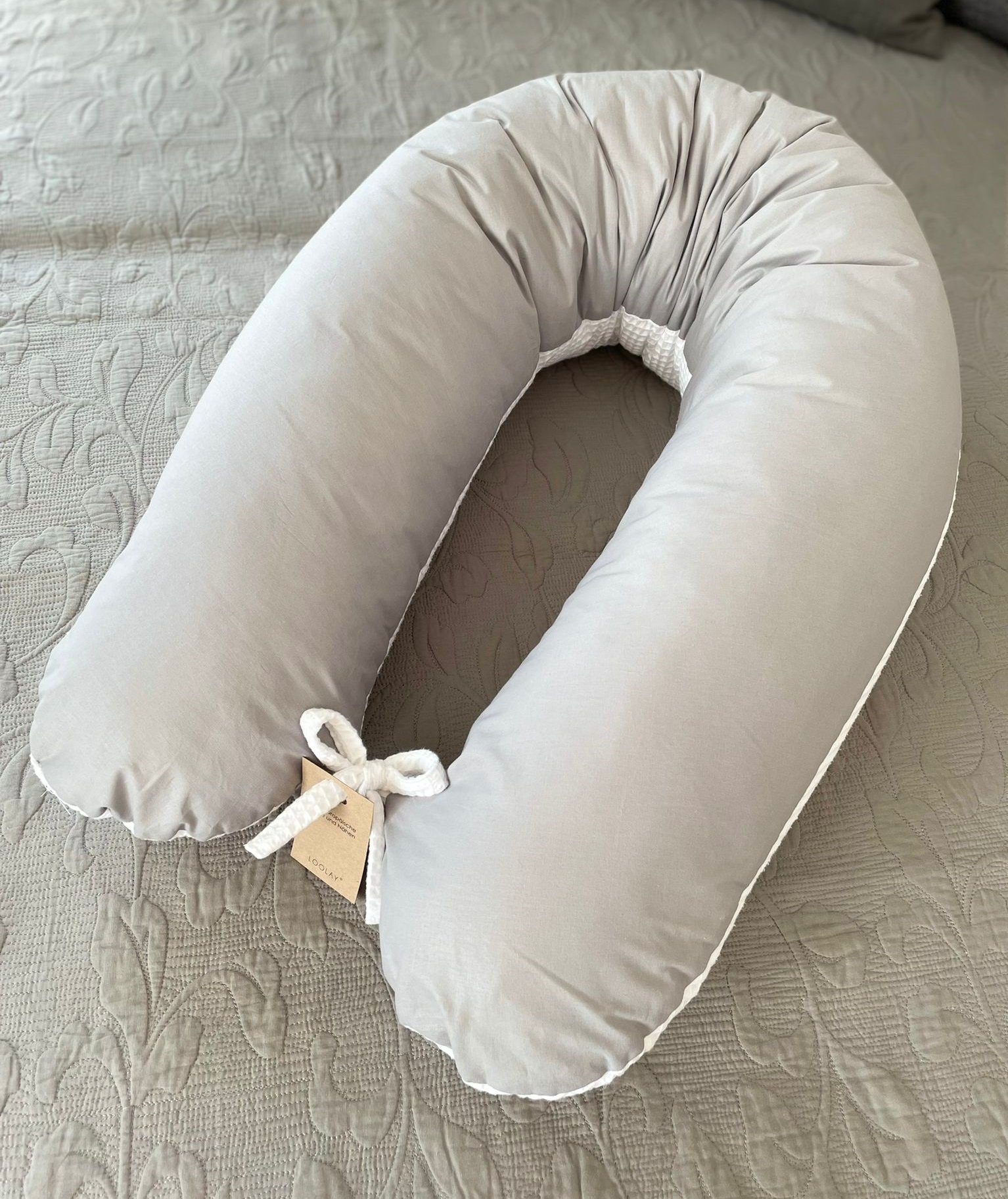 Loolay Stillkissen Attmungsaktive WAFFELPIQUE + GLATT Baumwolle XXL Stillkissen 170 cm, 1A Qualitat Europäische Stoffe unf Kleinserien-Nähen, LOOLAY® Stillkissen + Bezug, WEICH Schwangerschaftskissen Seitenschläferkissen WEIß. GRAU, GRÜN