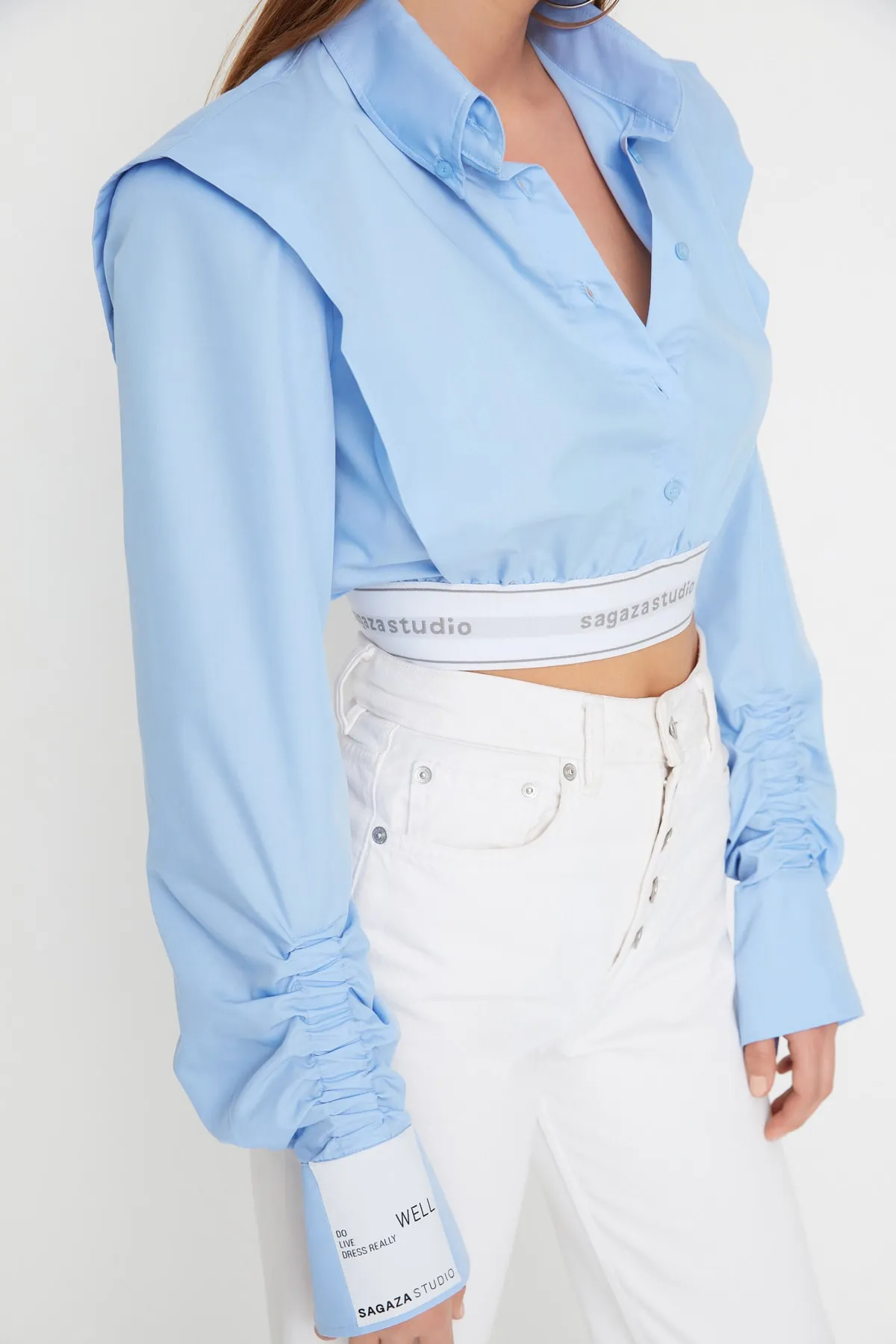 Trendyol Collection  Hellblaues Crop-Detail-Hemd
