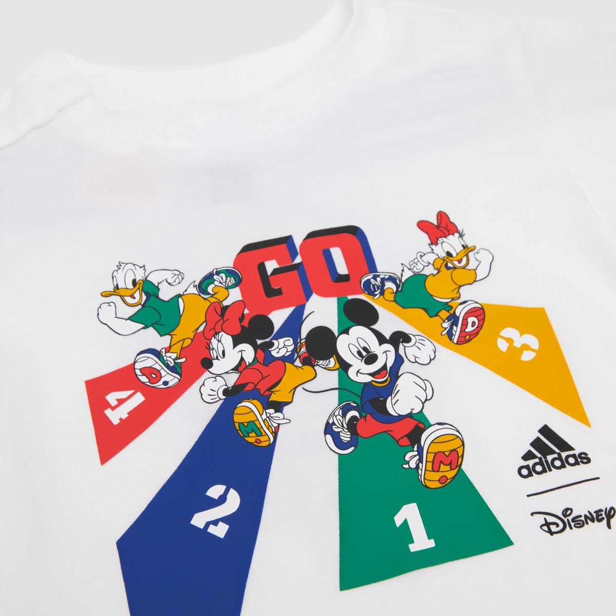 adidas Disney t-shirt och shorts för barn i vitt och svart
