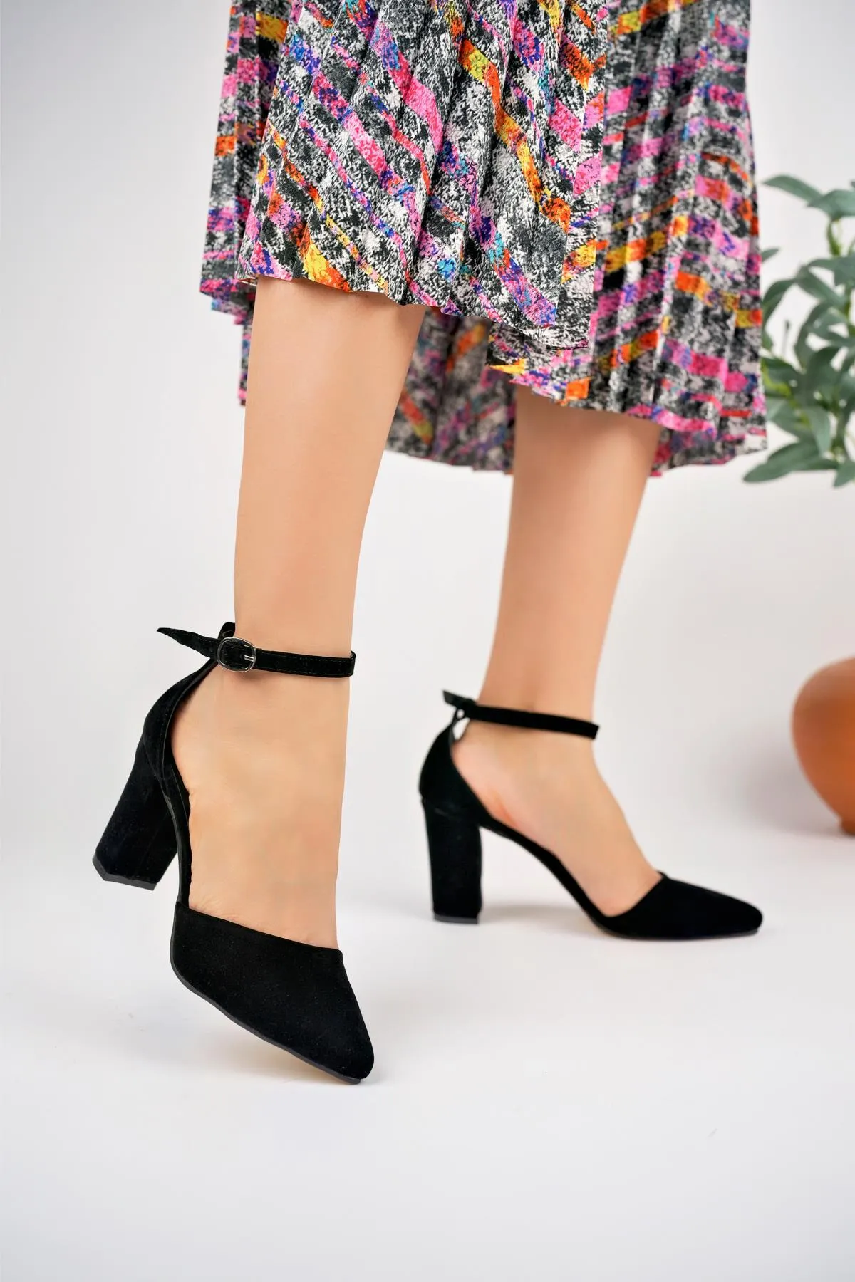 MUGGO  Soffy garantiert Damenschuhe im klassischen Alltagsstil, stilvoll und bequem mit Absatz