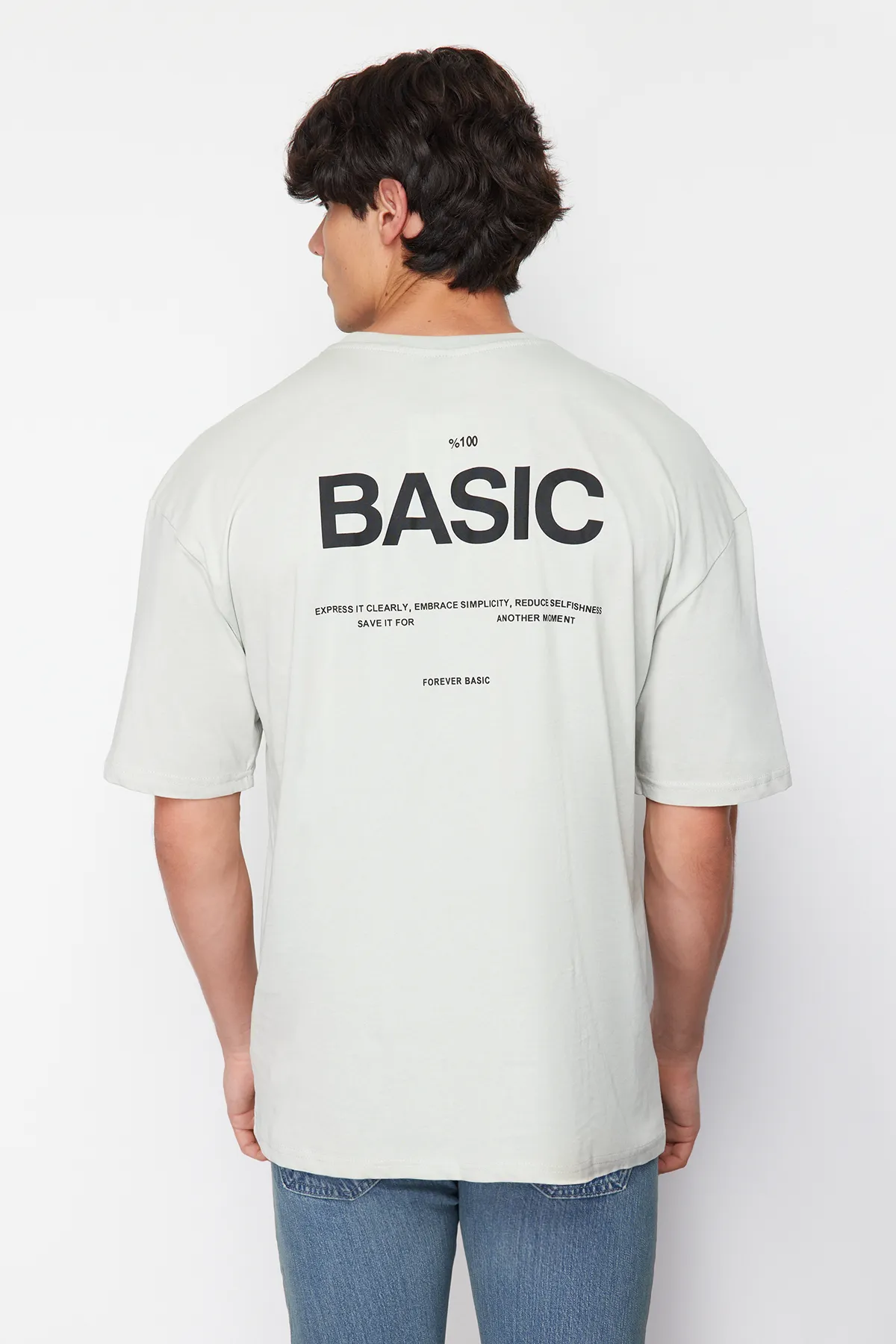 Trendyol Collection  Graues übergroßes Strick-T-Shirt mit Rundhalsausschnitt und Slogan TMNSS23TS00263