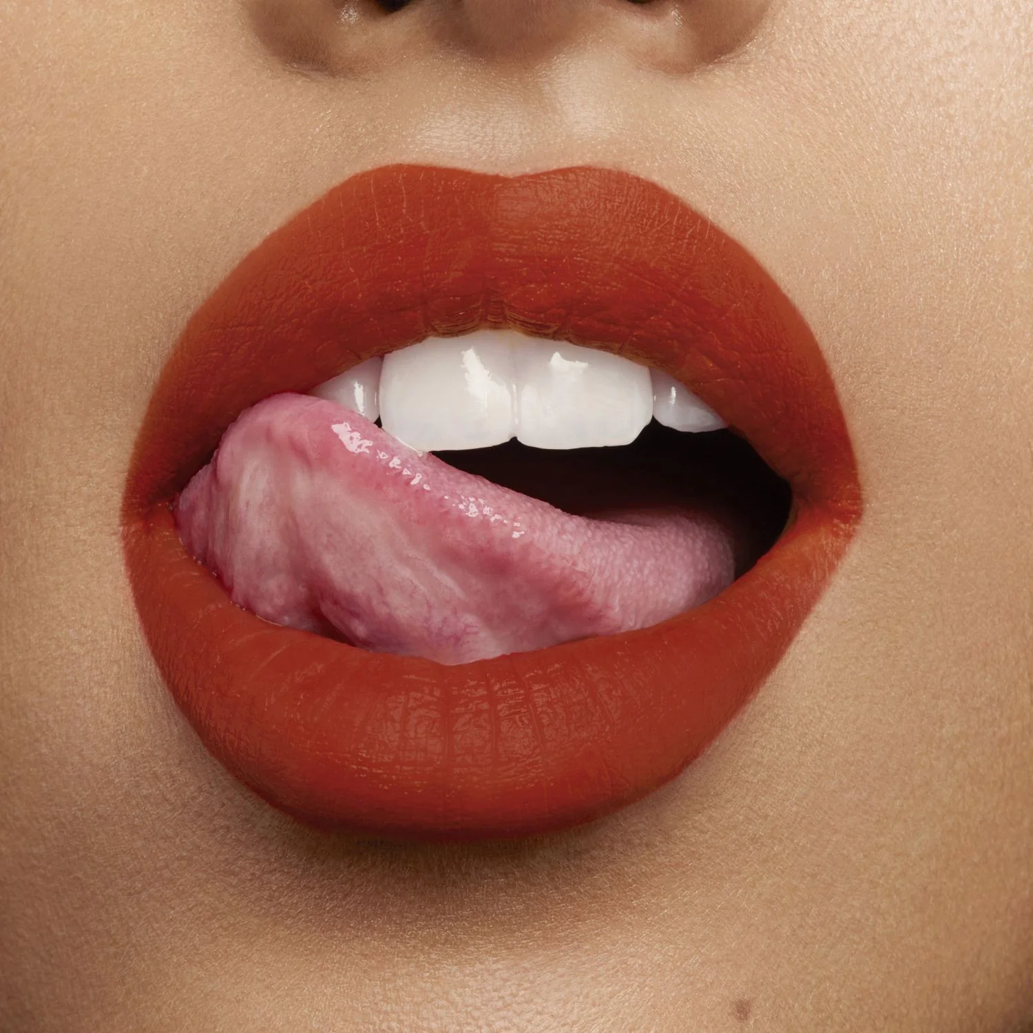 Rouge Pur Couture The Slim Lipstick - Lápiz labial mate, lápiz labial