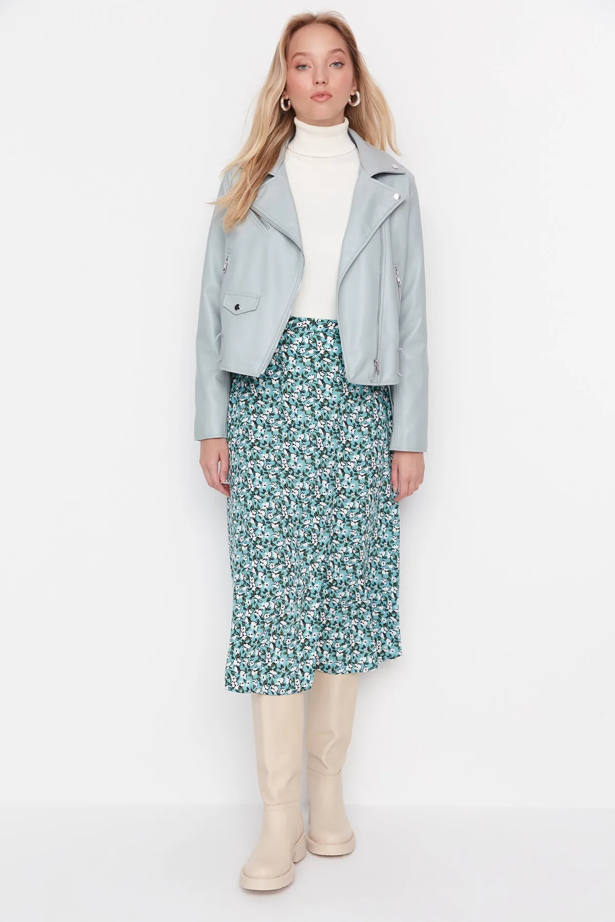 Trendyol Collection  Grüner gewebter Midirock aus Viskosestoff mit Schlitzdetail und Blumenmuster TWOSS20ET0230