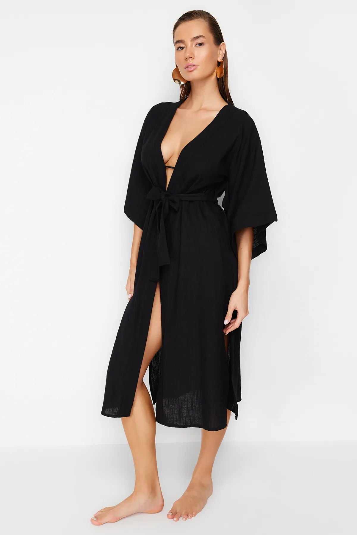 Trendyol Collection  Schwarzer Maxi-Kimono und Kaftan in gewebter Leinenoptik mit Gürtel TBESS23KM00058