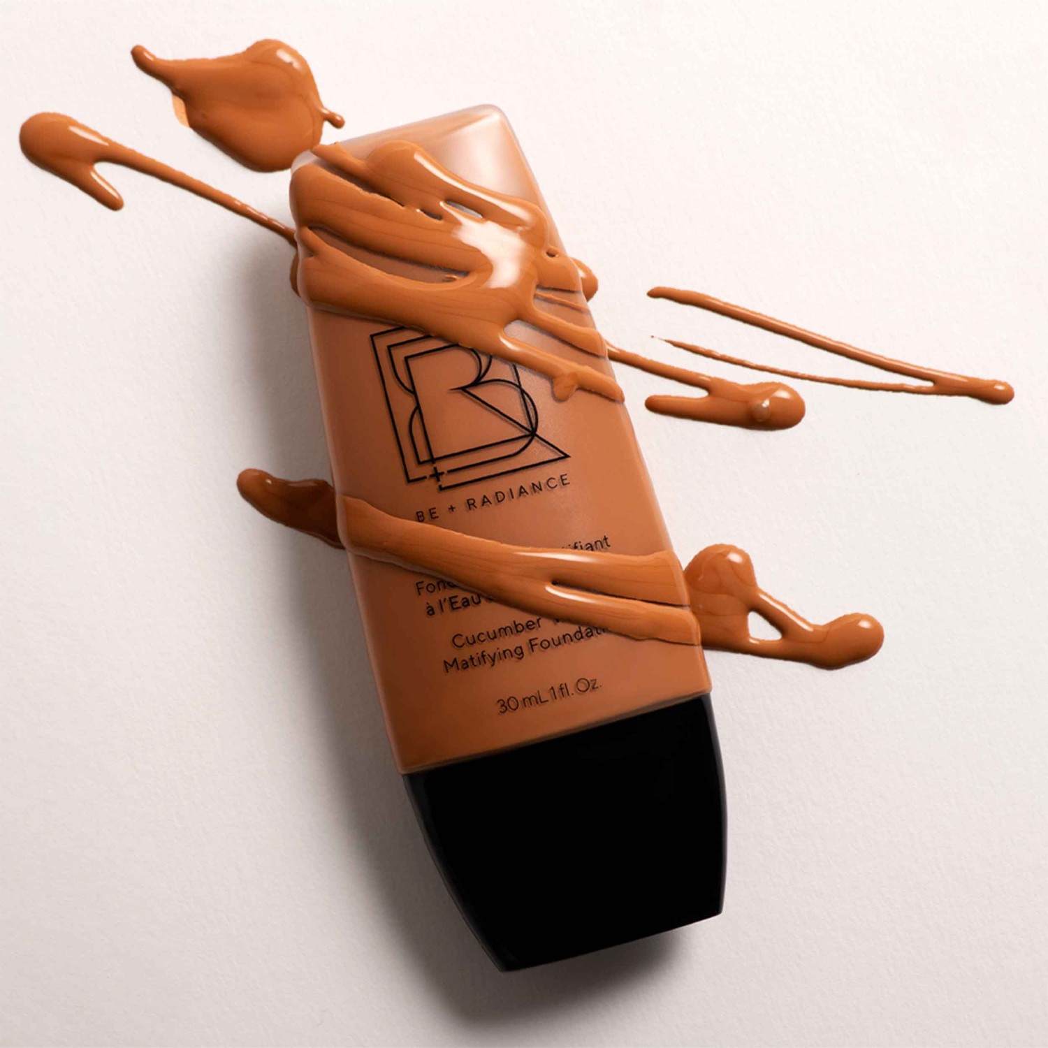 BE + Radiance mattító alapozó uborkás vízzel No. 08