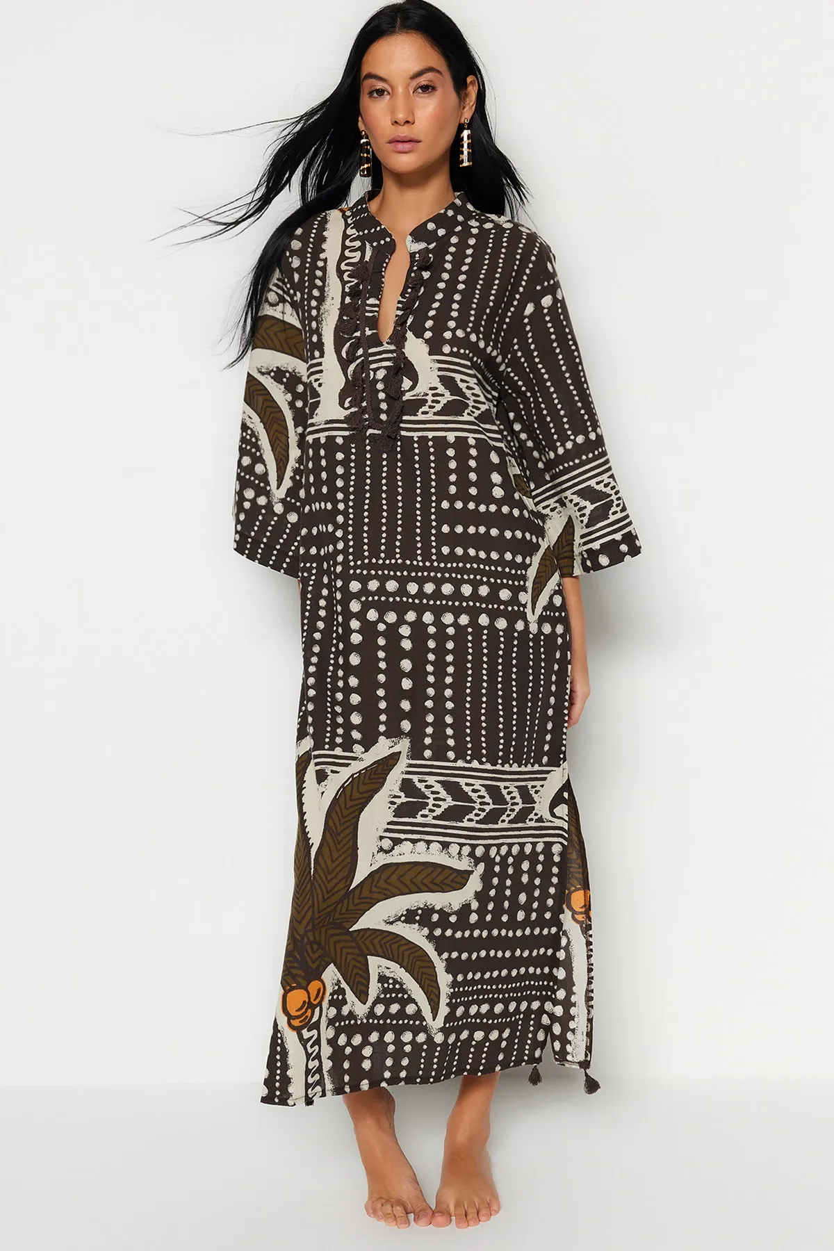 Trendyol Collection  Maxi-Kimono und Kaftan aus 100 % Baumwolle mit tropischem Muster, gewebt mit Quasten, TBESS20KM0024