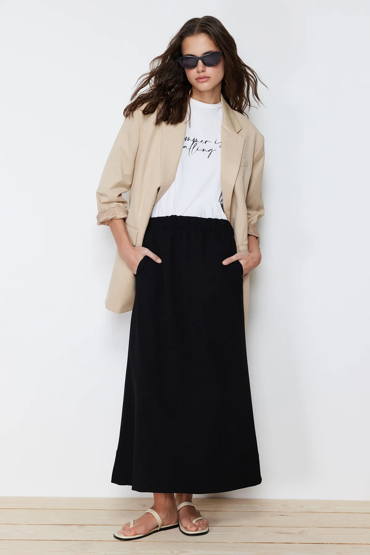 Trendyol Modest  Schwarzer schlichter Strickrock mit elastischem Bund TCTSS24EE00006