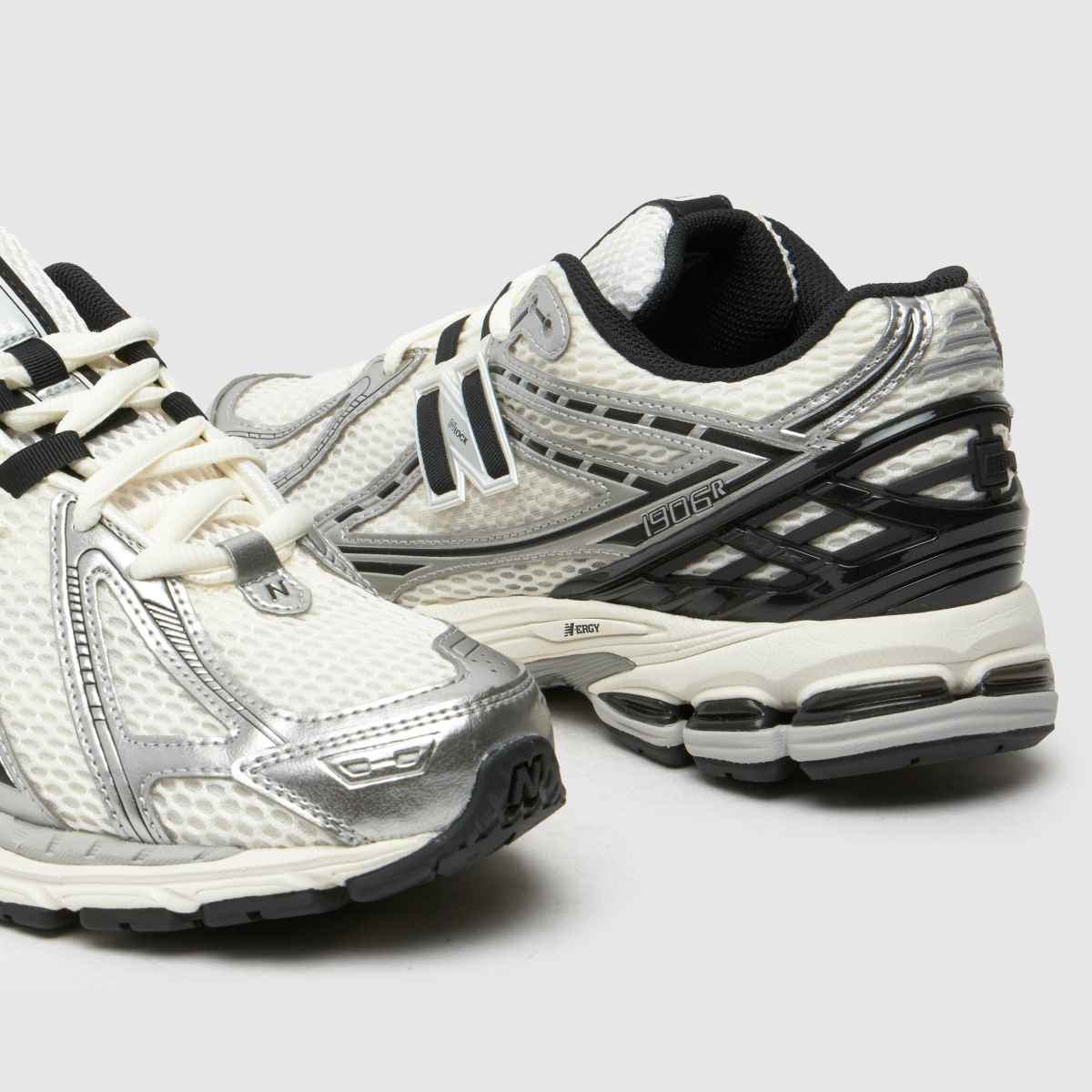 New Balance 1906r sportcipő fehér és fekete színben