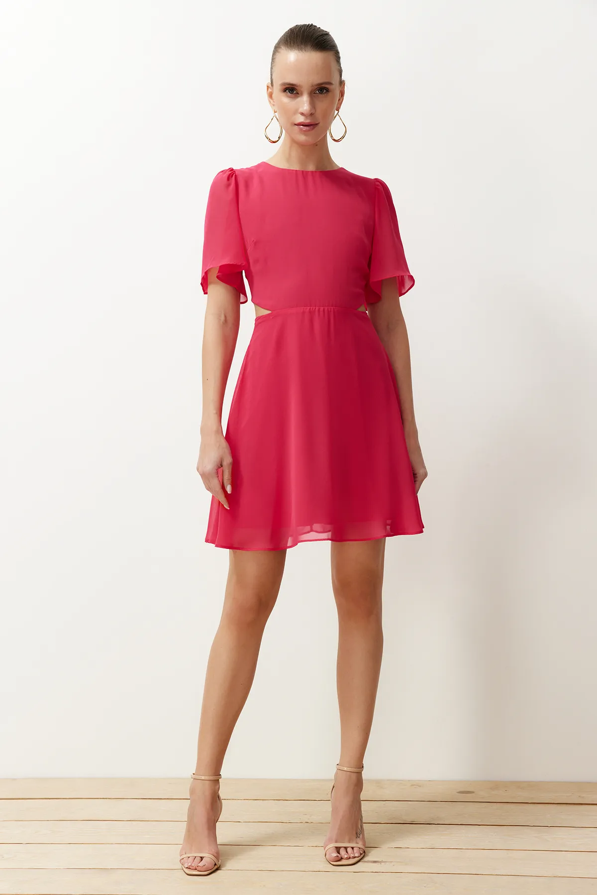 Trendyol Collection  Fuchsia A-Linien-Minikleid aus gewebtem Chiffon mit Cut-out-Details und Futter TWOSS24EL00696