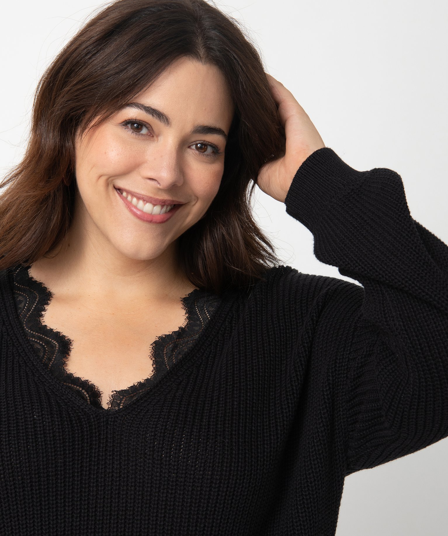 Pull femme grande taille avec décolleté V en dentelle noir | GEMO