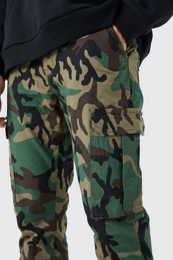 Slim-Fit Camouflage Ripstop Cargohose mit Druckknöpfen
