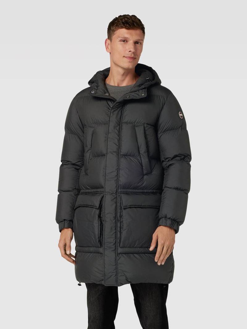 Daunenmantel mit Label-Patch in anthrazit