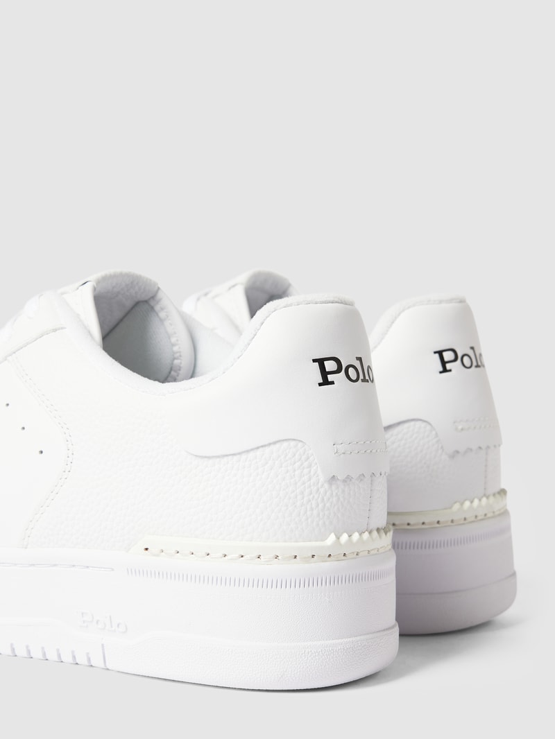 Sneaker mit Label-Details in weiß