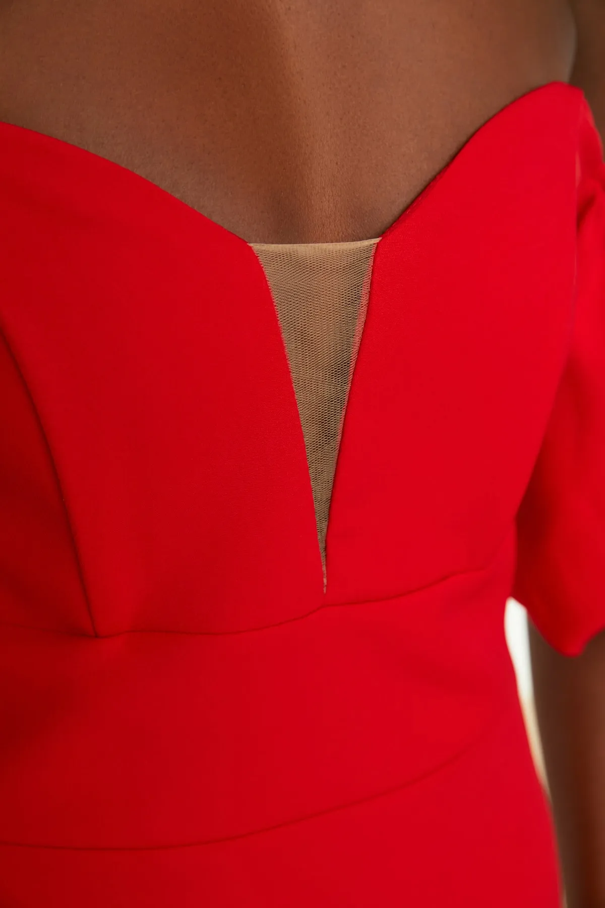 Trendyol Collection  Rotes, elegantes Abendkleid mit Puffärmeln TPRSS20EL1436
