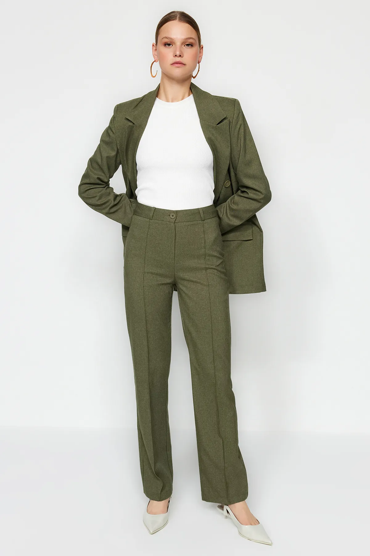 Trendyol Collection  Khakifarbene, gerade geschnittene, gerippte Webhose mit hoher Taille TWOAW24PL00274