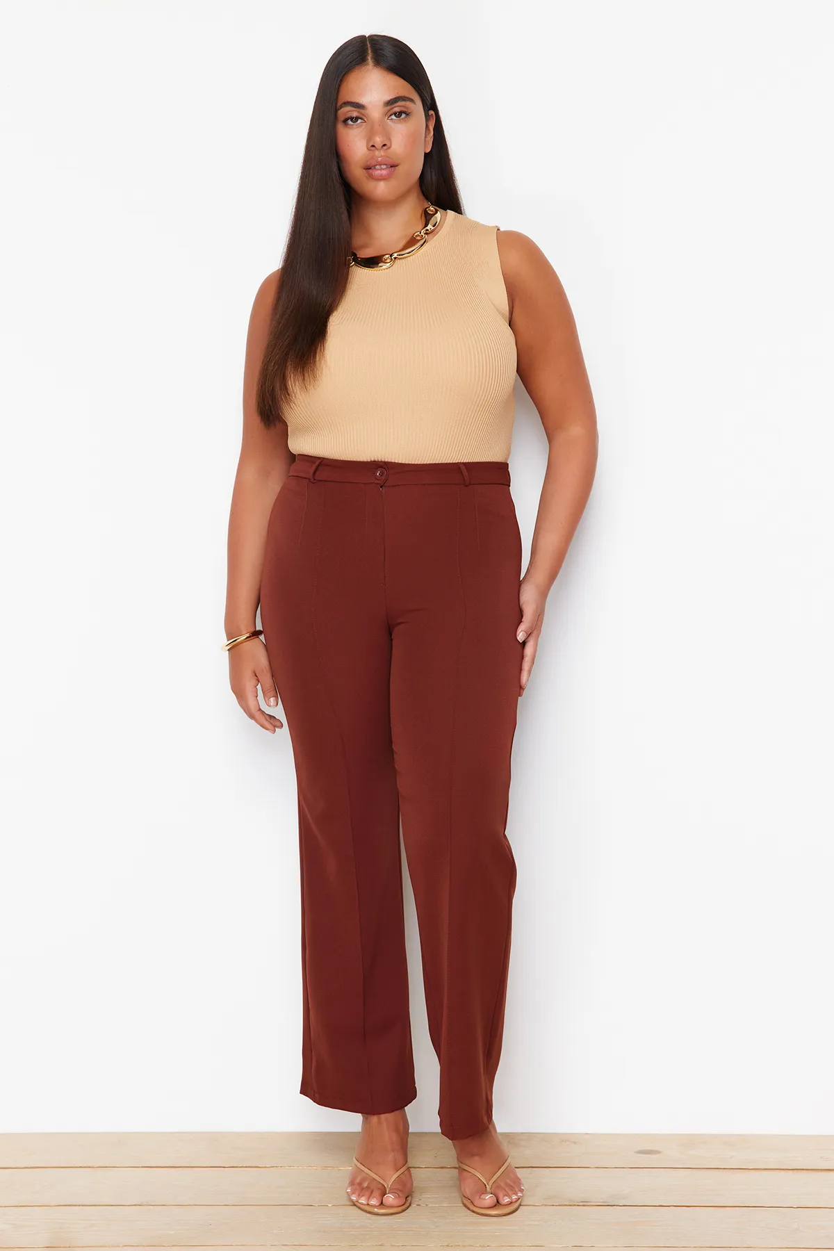 Trendyol Curve  Braune Hose mit hoher Taille und geripptem, genähtem spanischen Bein