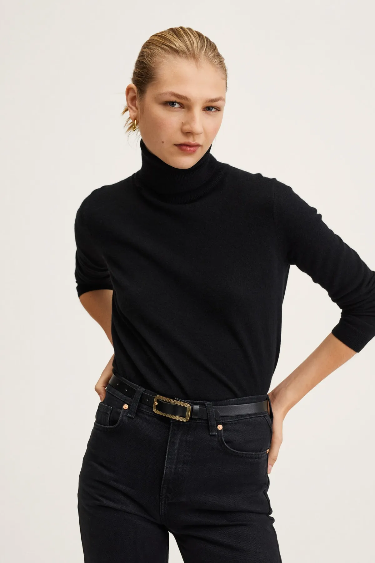 MANGO  Damenjeans aus schwarzem Denim 27091090