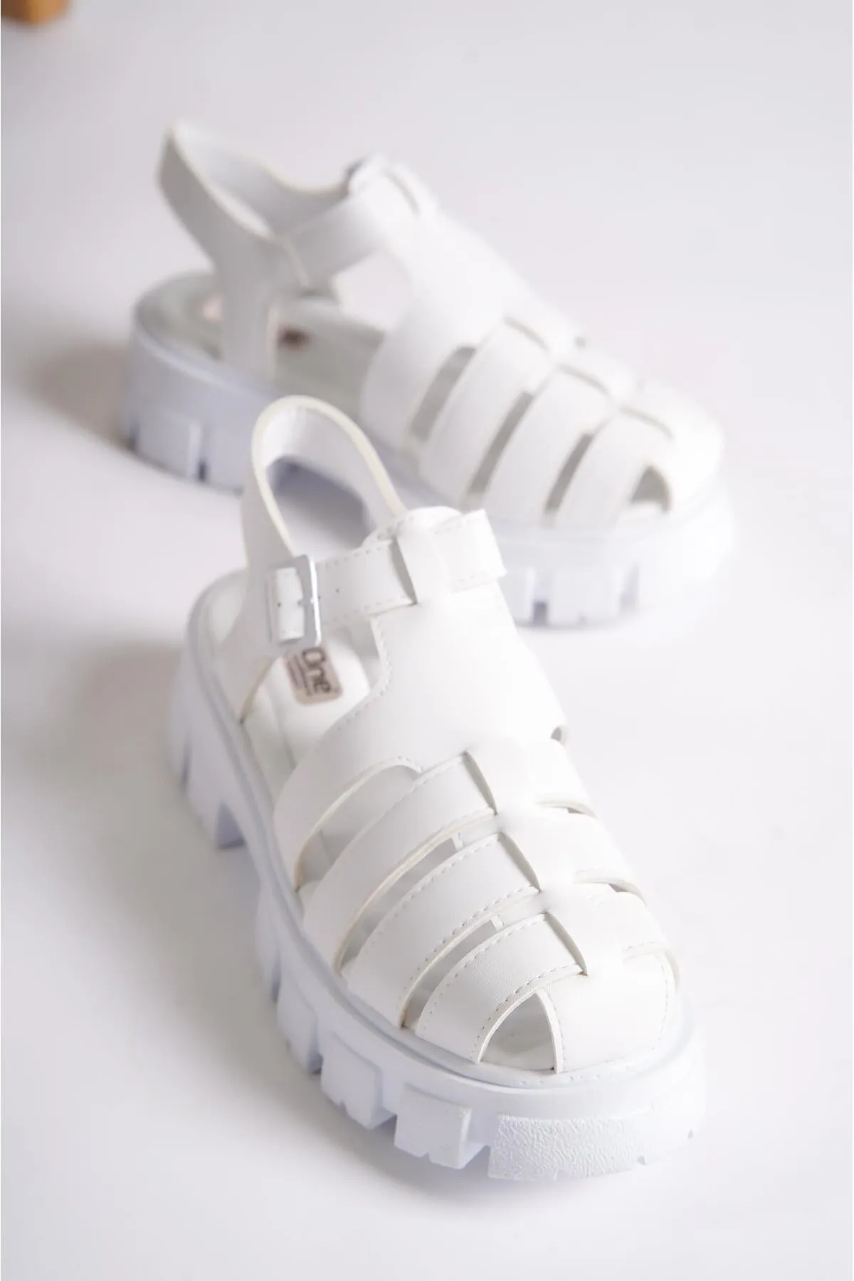 Capone Outfitters  Capone Gladiator-Sandalen mit dicker Sohle in Weiß für Damen
